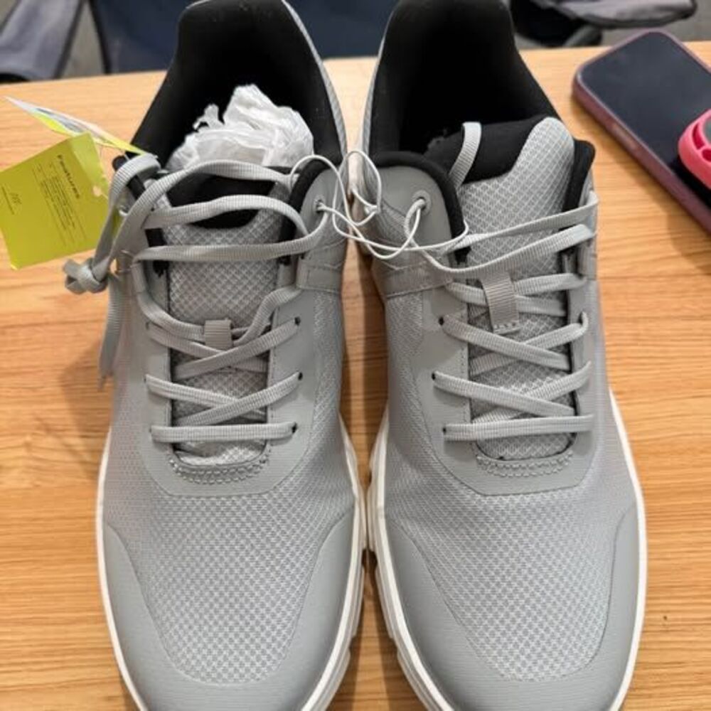 New All in Motion Men's Perform sneakers with tags - Picture 3 of 5